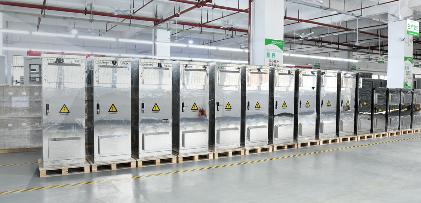 Progetto di apparecchiature di rete per passerelle portuali con alimentazione di backup UPS da 1 kVA e 2 kVA per esterni